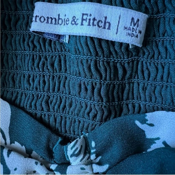 Abercrombie & Fitch Green Long Sleeve Smocked Cinched Cut Out Top Size M - Picture 6 of 9